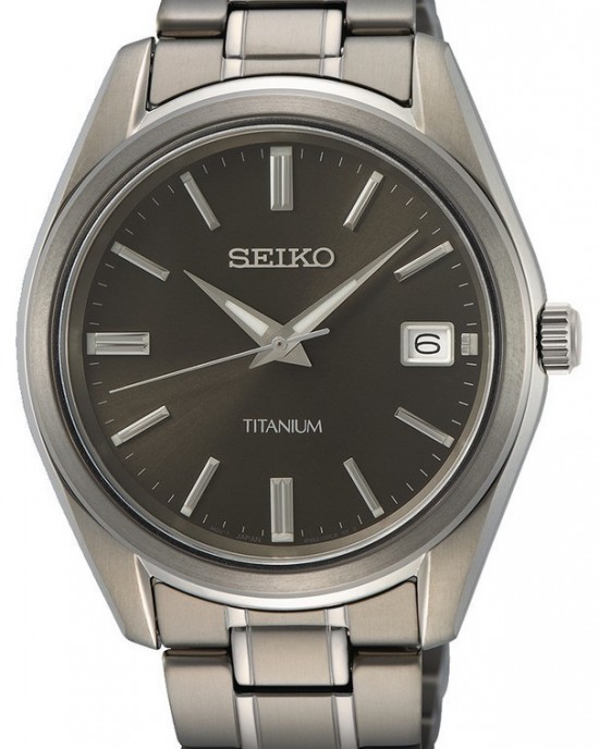 SEIKO HORLOGE TITANIUM BAND EN KAST, ZWARTE PLAAT MET DATUM EN SAFFIERGLAS 100M - 79385 - SUR375P1